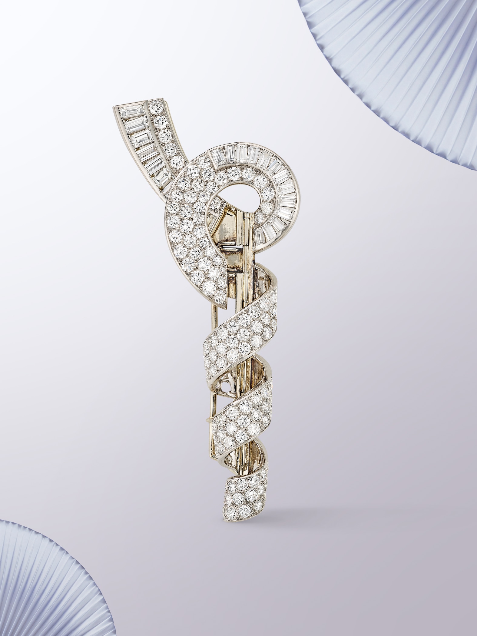 Copeau clip, 1935. Yellow gold, platinum, diamonds. Van Cleef & Arpels Collection.