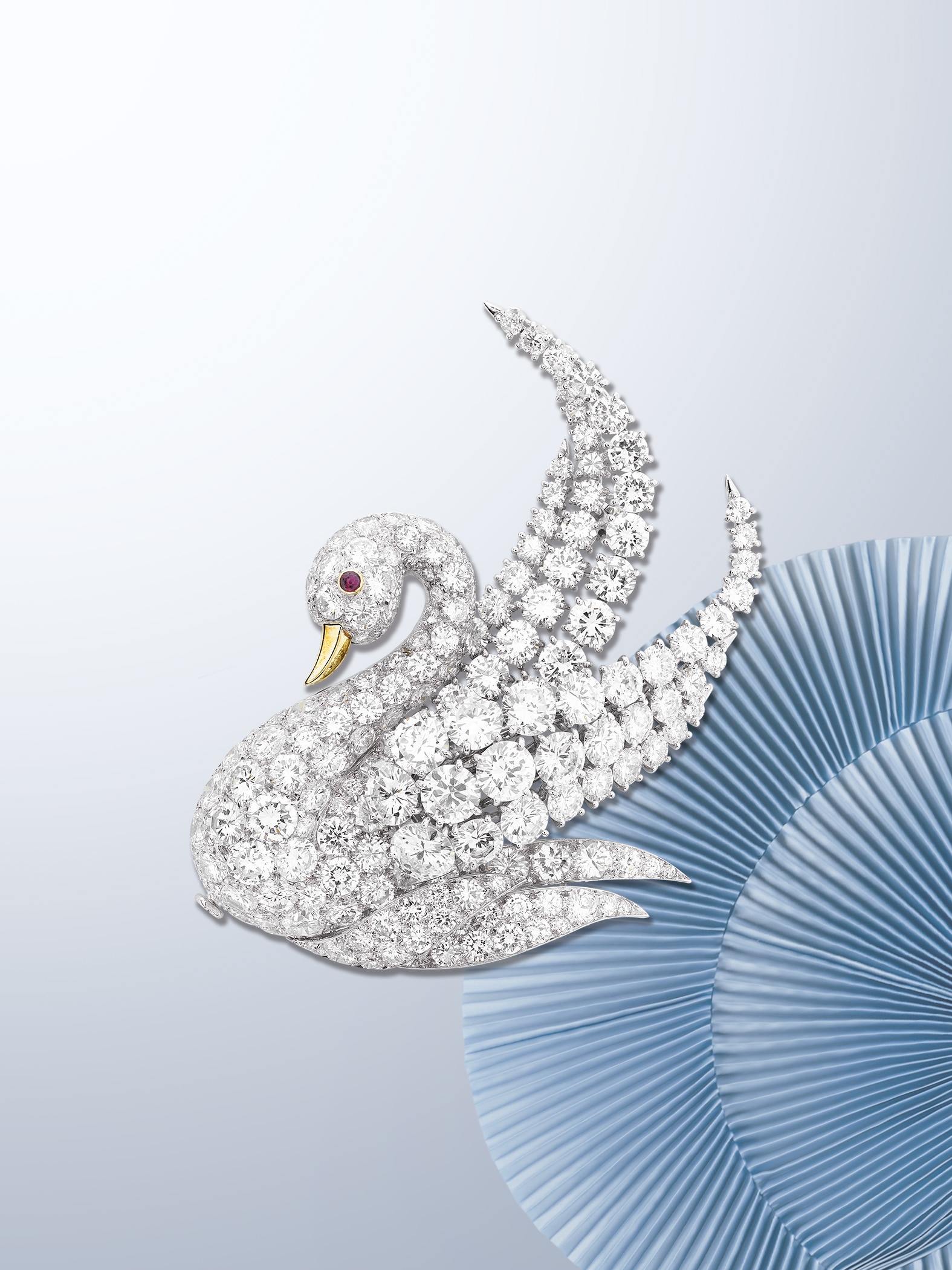 Swan clip, 1969. Platinum, yellow gold, ruby, diamonds. Van Cleef & Arpels Collection.