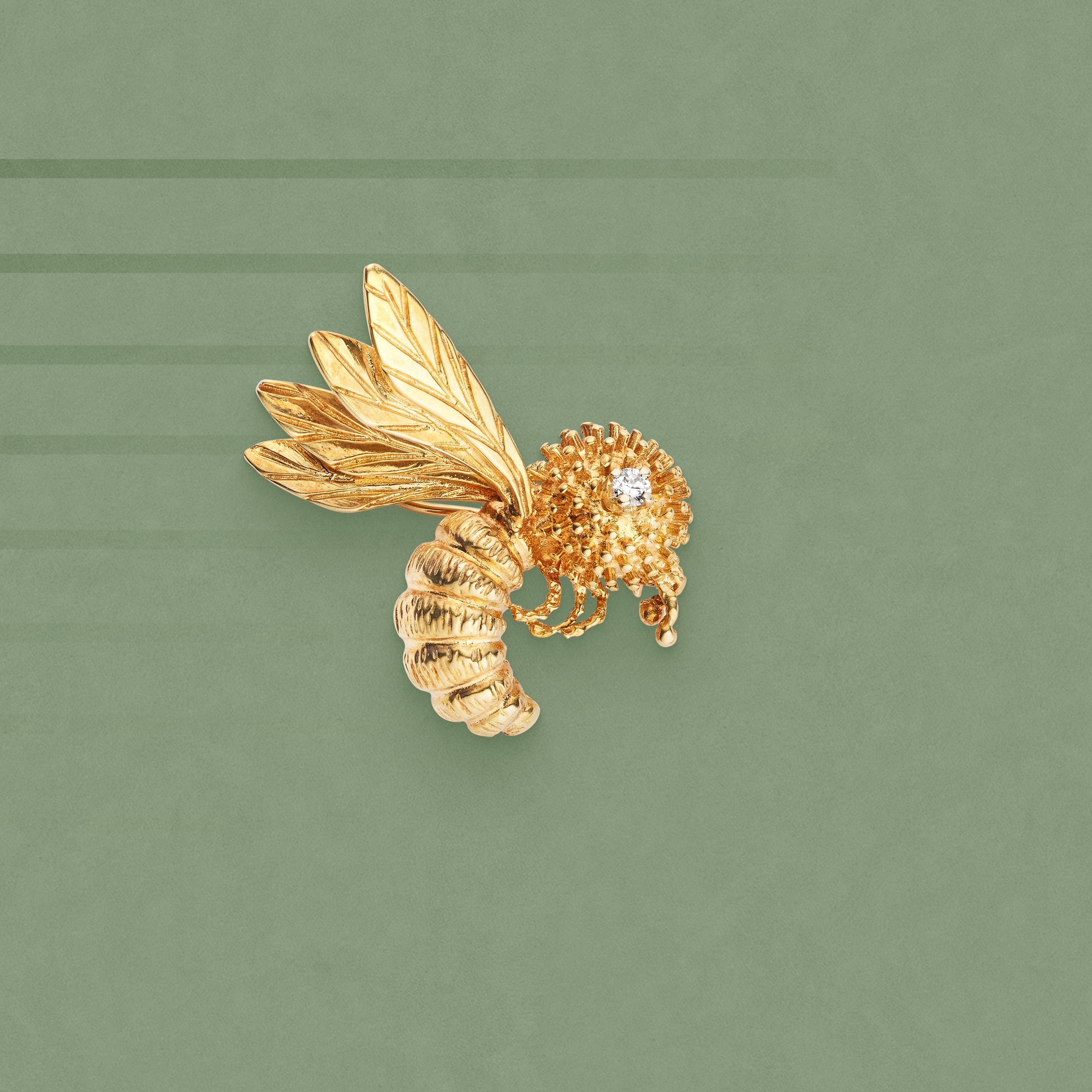 Bee clip, 1969. 18K yellow gold, diamond. Van Cleef & Arpels Collection.