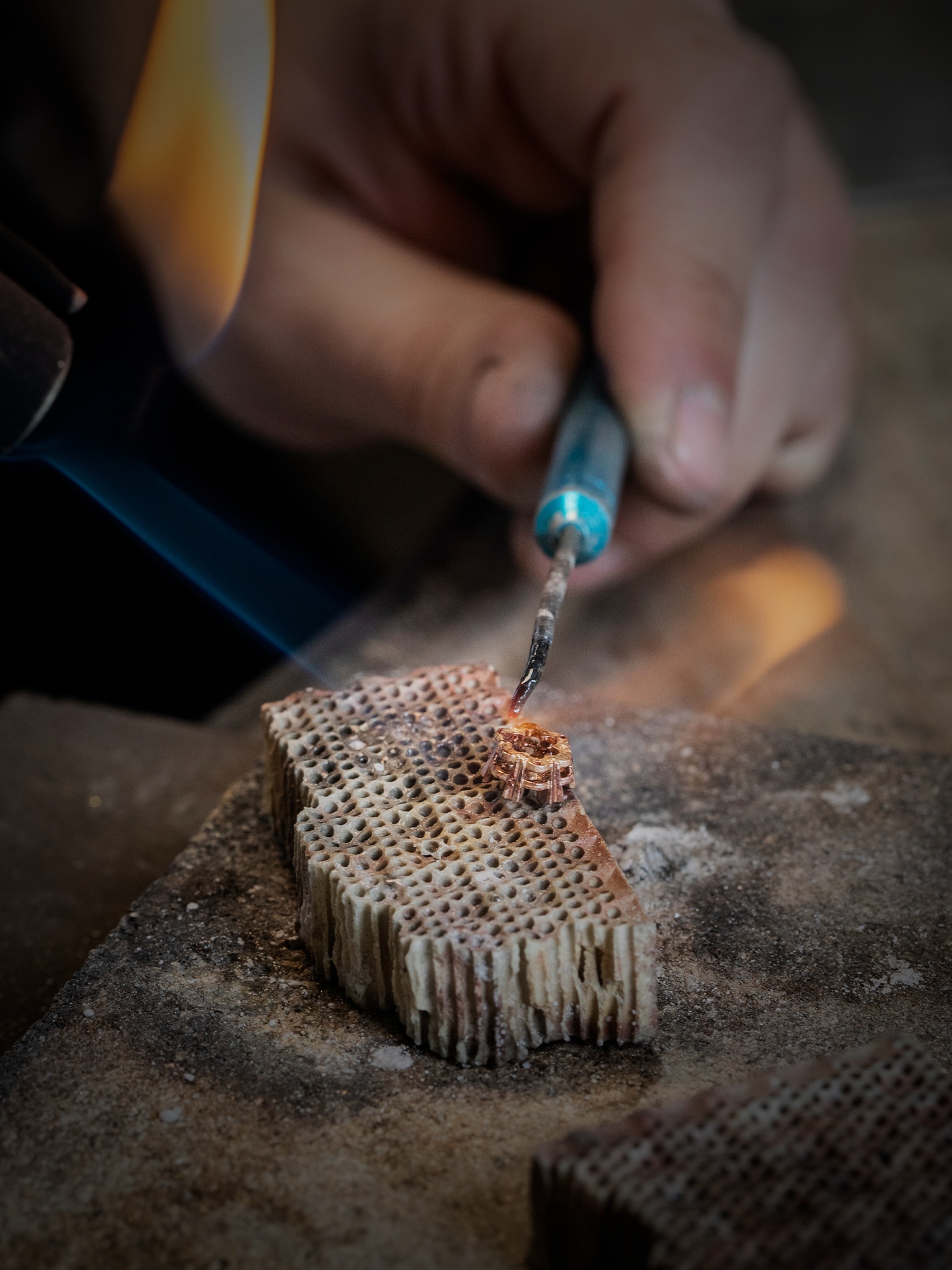 Jewelry work, flame welding on the Fleurette rose gold pendant. Fleurette Collection, Van Cleef & Arpels.