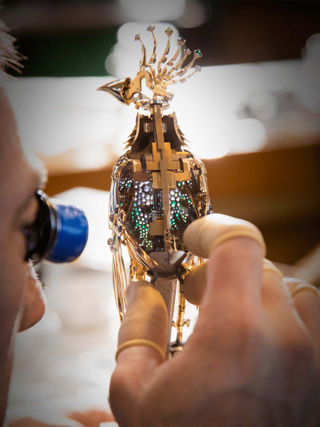 Observation of the mechanism of the male bird, Fontaine aux Oiseaux automaton. Extraordinary Object, Van Cleef & Arpels