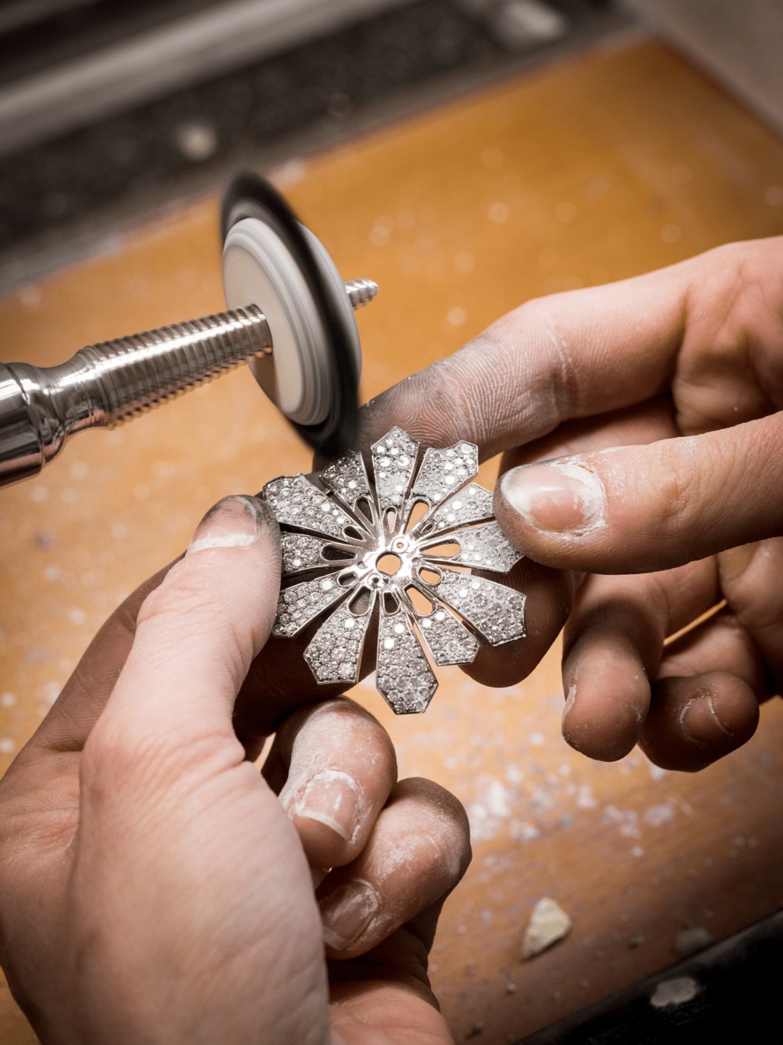 Polishing of a Laurier-rose clip, Rocher aux merveilles. Extraordinary Object, Van Cleef & Arpels